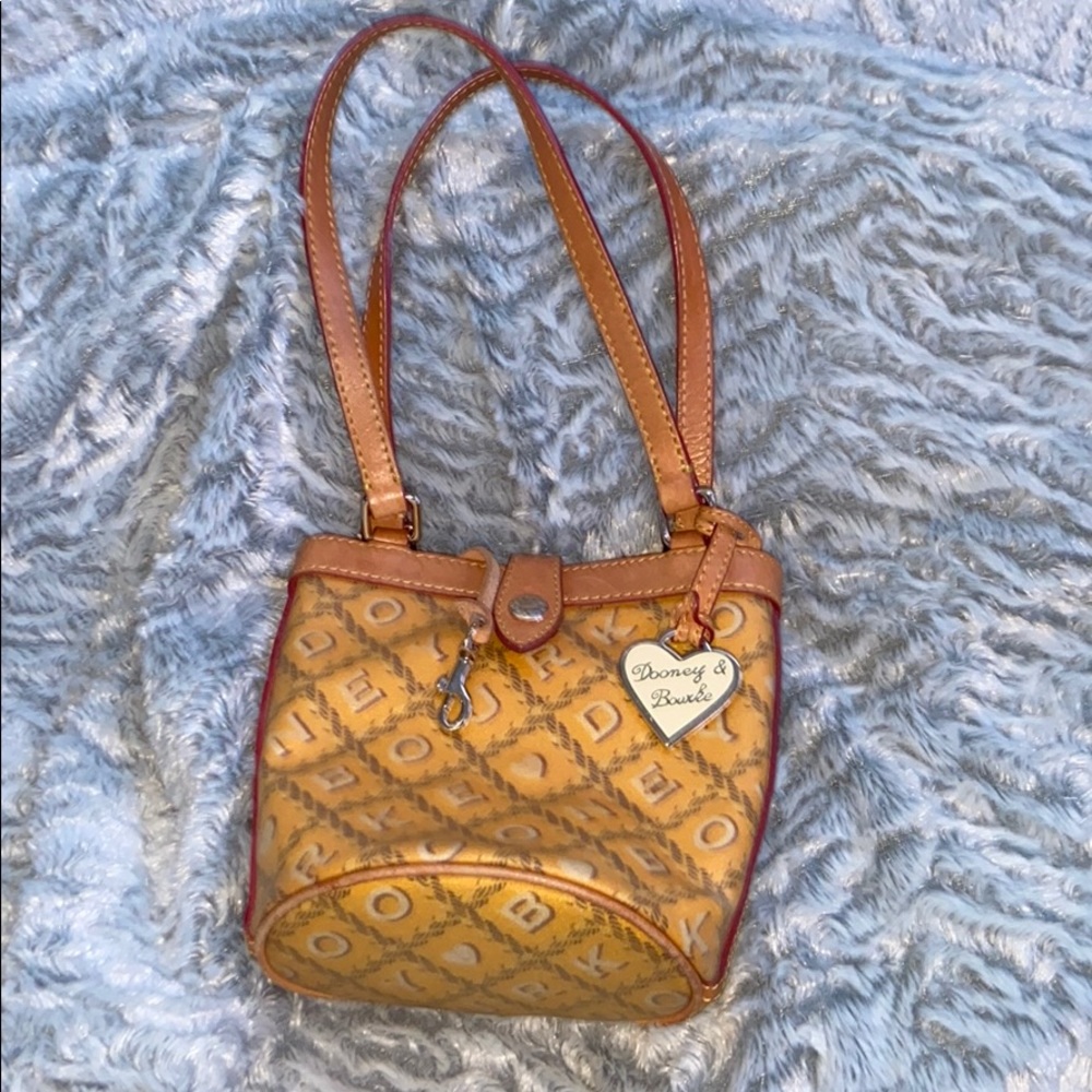 Dooney & Bourke hand bag